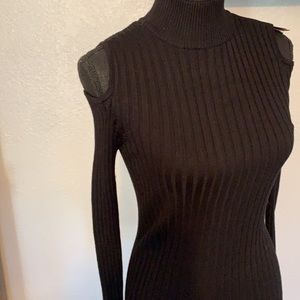 Love Scarlett XS black sweater with open shoulders snd full back zip